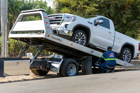 Towing rigs - Moving vehicles safely and efficiently with QA Auto Towing